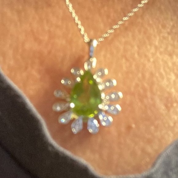Beautiful Peridot & White Sapphire Necklace - Picture 3 of 3